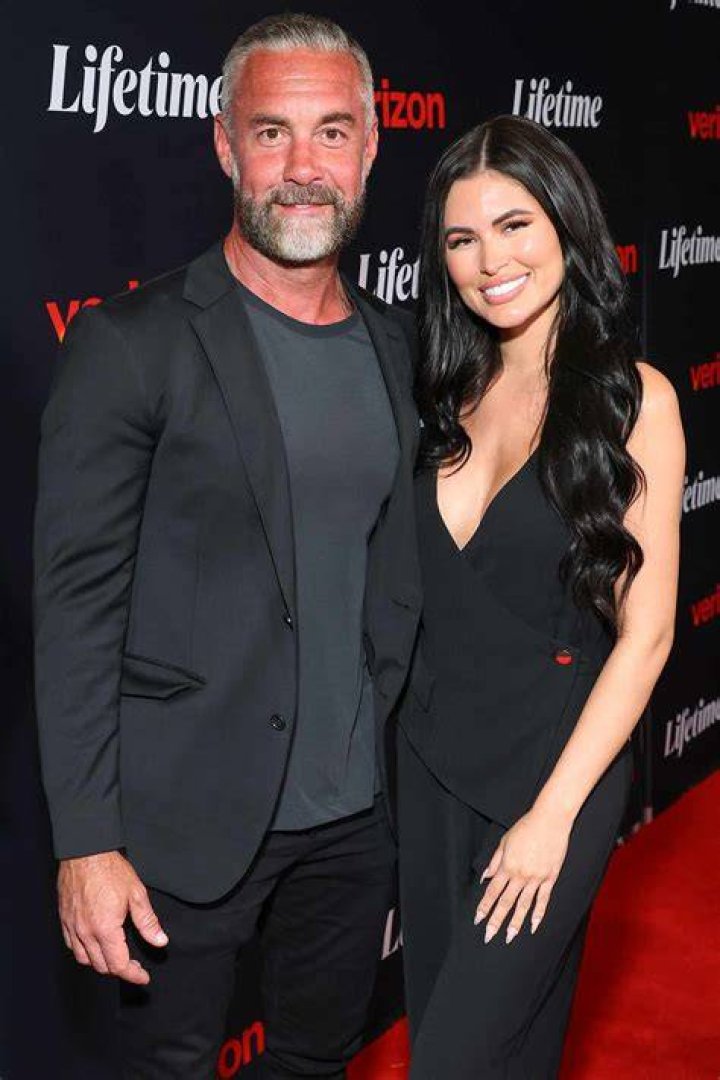 Jay Harrington Is Handling Married Life With Wife Like A Pro Amid